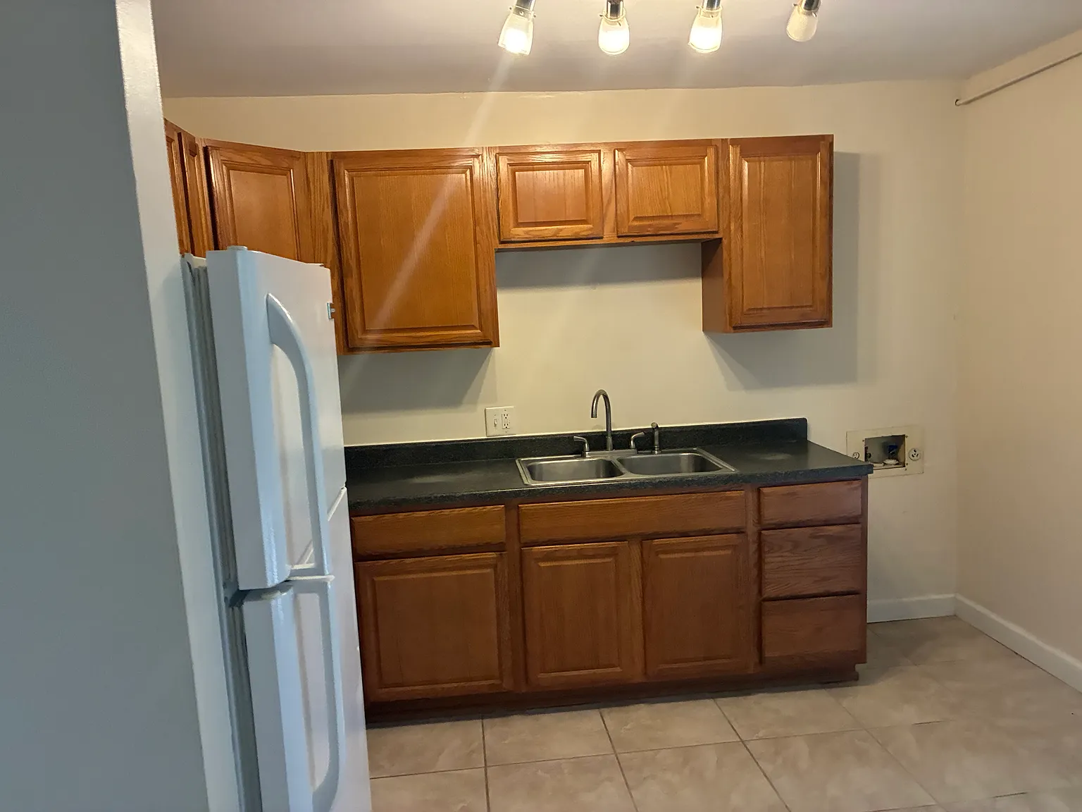 2 bed, 930 sqft, $1,050 — Photo 2