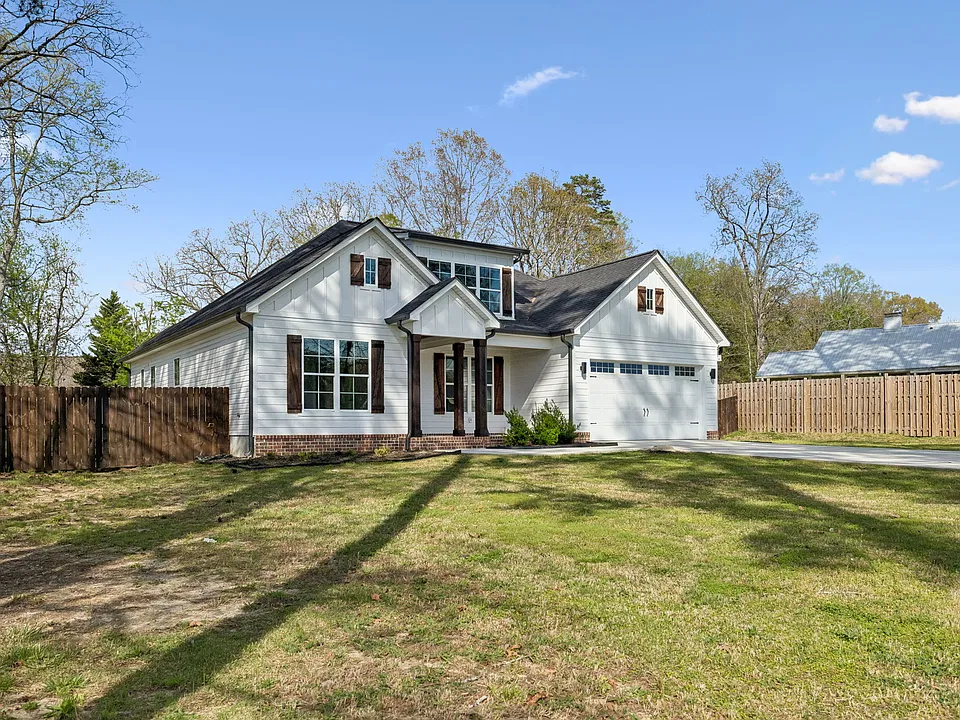 842 Kay Cir