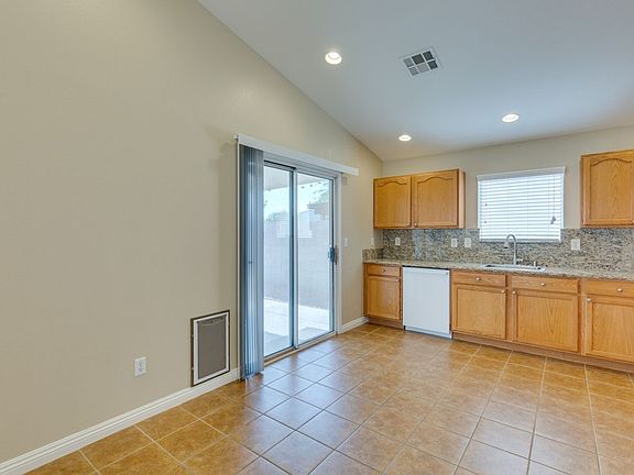 3rd image of 5924 Oakton St