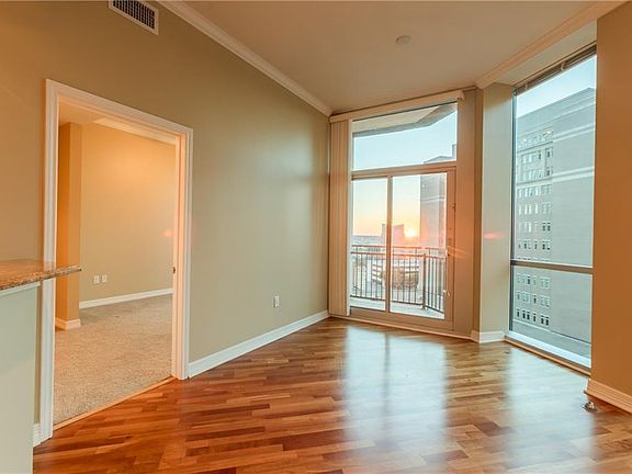 3rd image of 500 Throckmorton St APT 1111