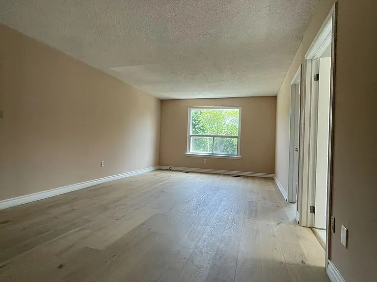 280 McNicoll Ave #UPPER — Photo 2