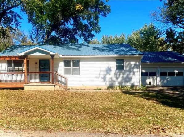 506 Poplar Dr, Windsor, MO 65360