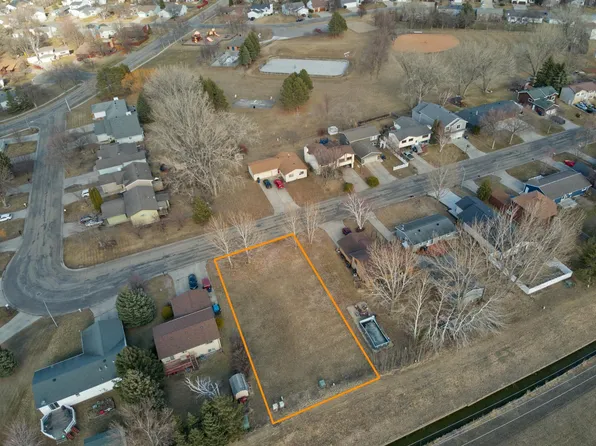 1841 29th Street Cir S, Moorhead, MN 56560