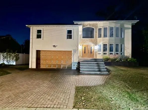 186 E Pennywood Ave, Roosevelt, NY 11575