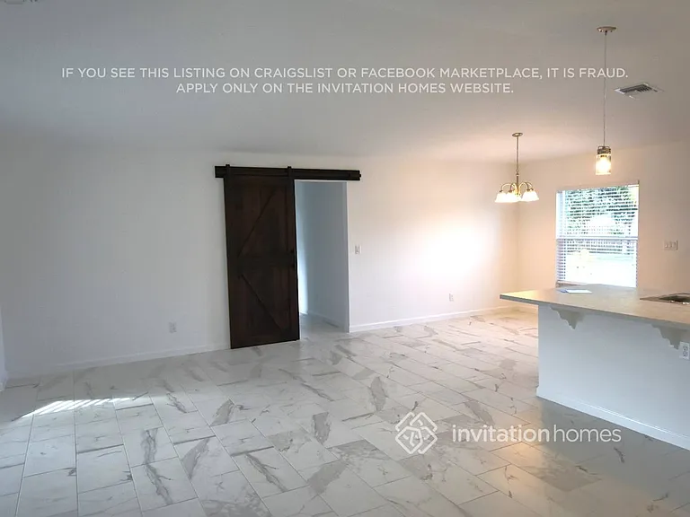 857 SW Sail Ter — Photo 6