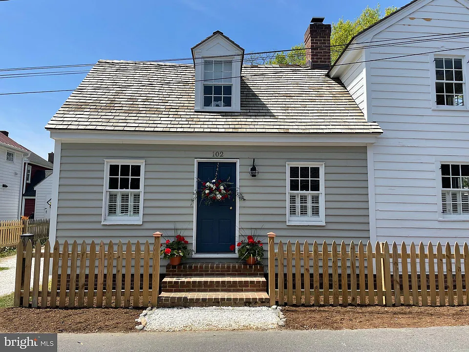 102 Locust St