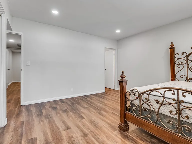 356 E Desert Inn Rd #305 — Photo 11