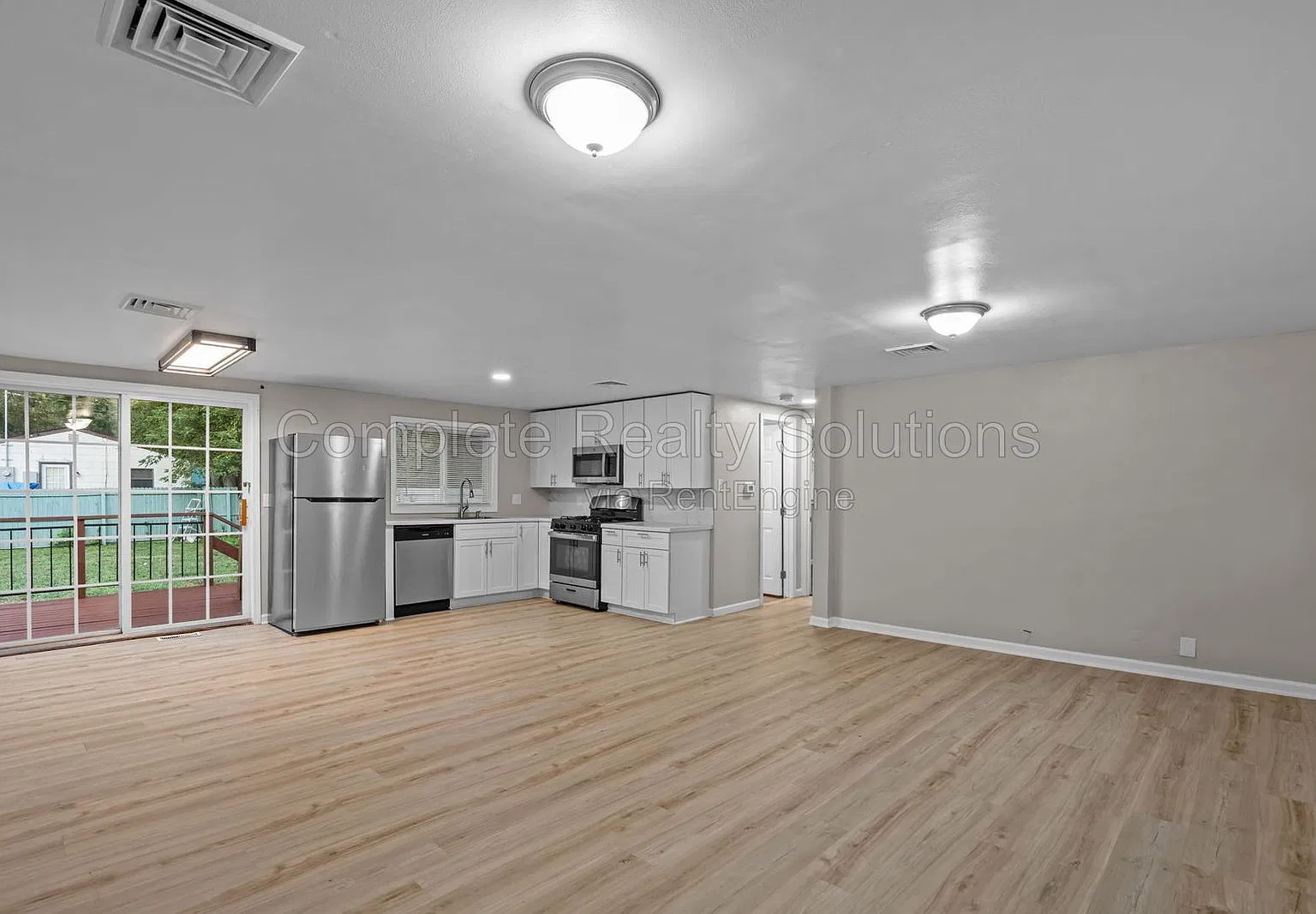 3 bed, 1.0 bath, 950 sqft, $1,800 — Photo 4
