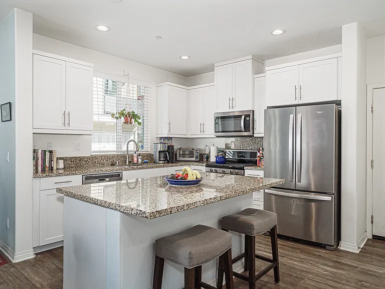 512 Heron Ln #1 — Photo 4