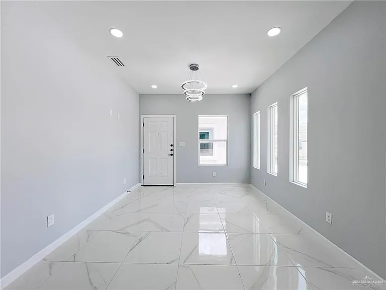 829 N Woodson Ave #3 — Photo 5