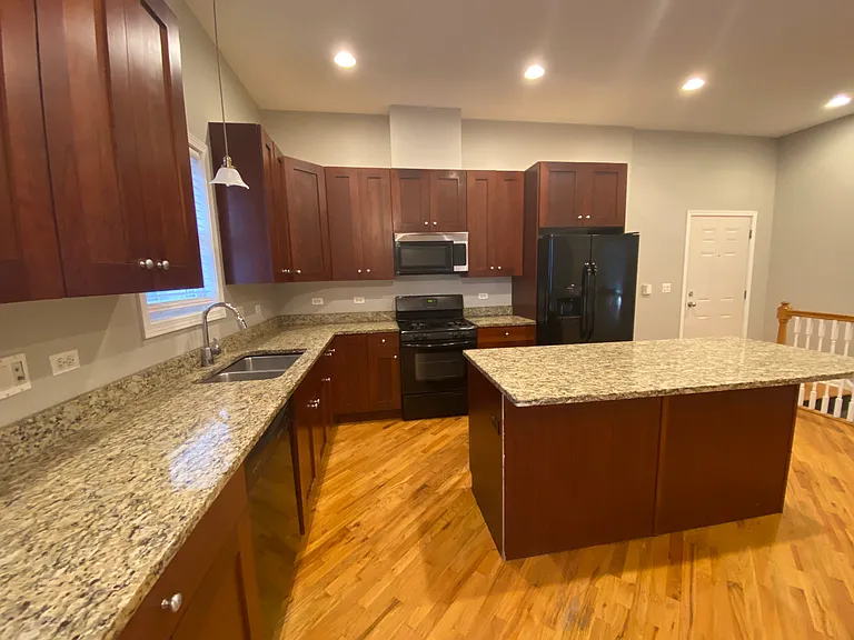 1522-1528 W Greenleaf Ave #2 — Photo 13