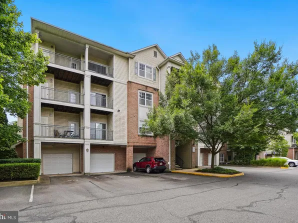 12148 Garden Grove Cir Unit 304, Fairfax, VA 22030