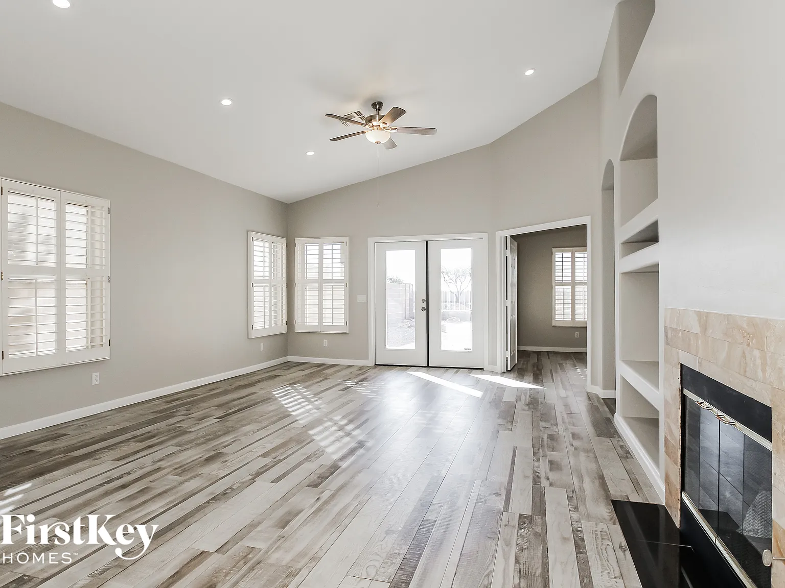 3 bed, 2.0 bath, 1870 sqft, $2,120 — Photo 3