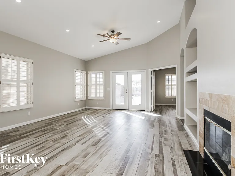 11029 W Almeria Rd — Photo 3