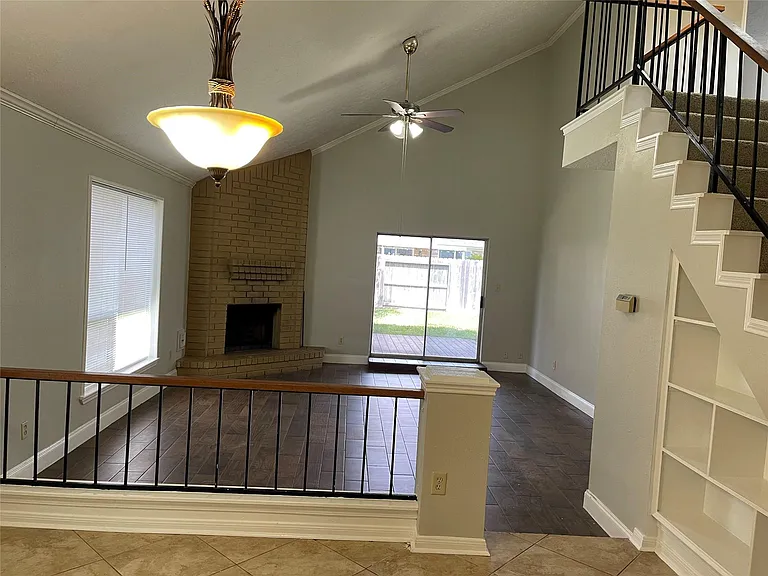 3118 Redcliff Dr — Photo 19