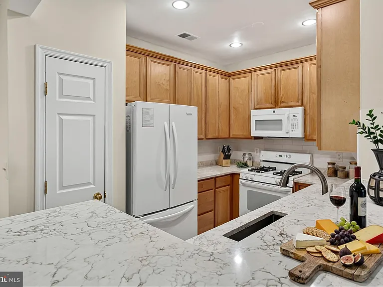 11314 Westbrook Mill Ln #302 — Photo 6