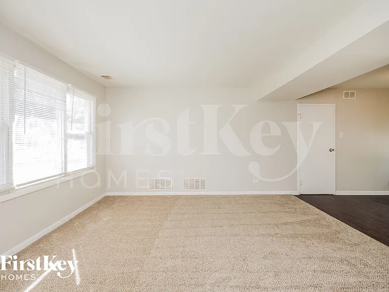 400 Watseka St — Photo 3