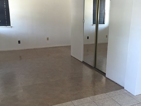 5th image of 732 Hilton Ave