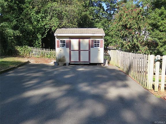 4th image of 9601 Della Dr