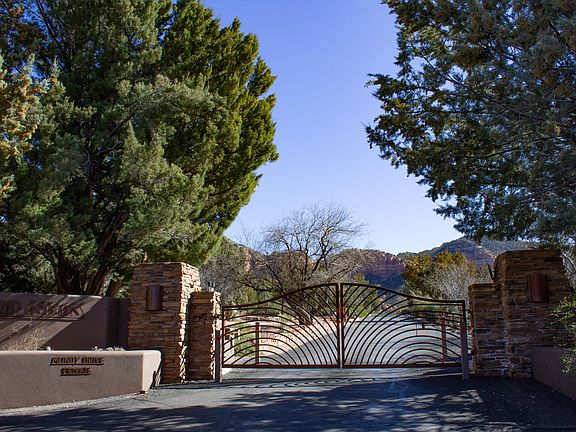 4th image of 90 Highland Dr S