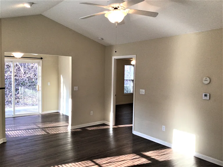 5470 Regent Village Dr — Photo 7