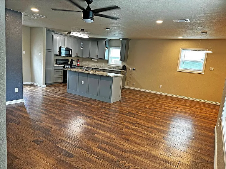 3144 Gordon Ave — Photo 5