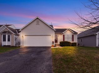 5374 Timber Grove Dr, Canal Winchester, OH 43110