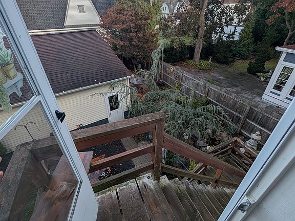 5th image of 151 Old River Rd