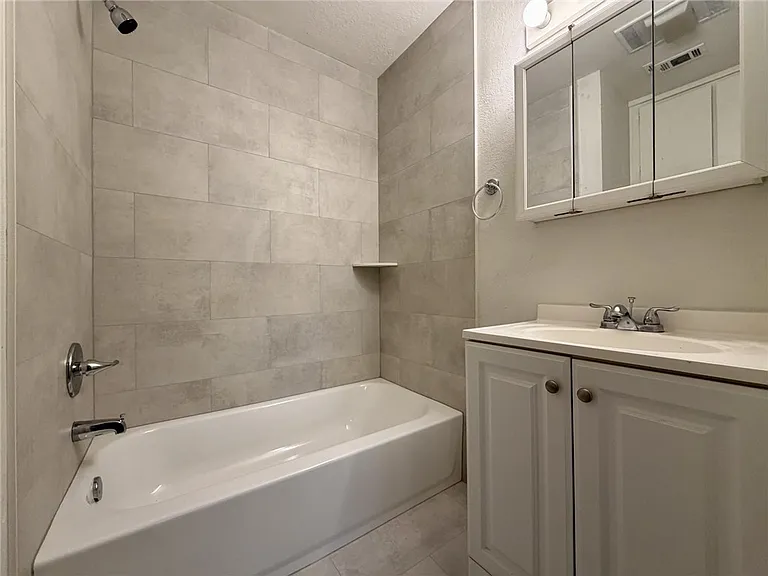 704 Cross Timbers Dr — Photo 9
