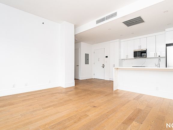 2nd image of 14-27 28th Ave #501