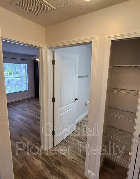 11404 Holmbridge Ln — Photo 4