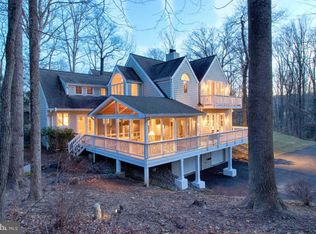 524 Springvale Rd, Great Falls, VA 22066