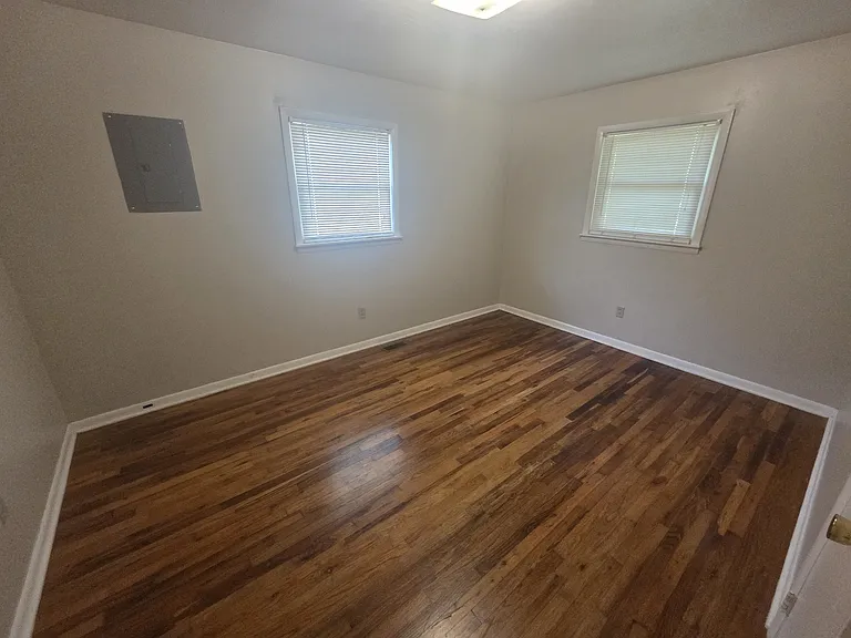 607 Owens St — Photo 6
