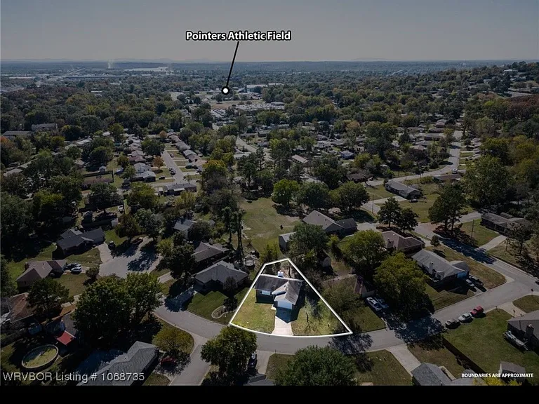 2406 Linda Ct — Photo 21