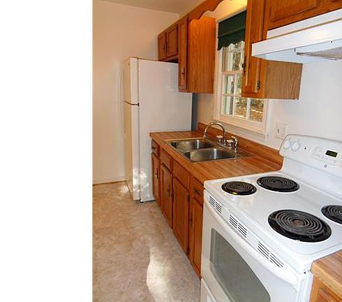 5th image of 10605 Royal Cresent Way