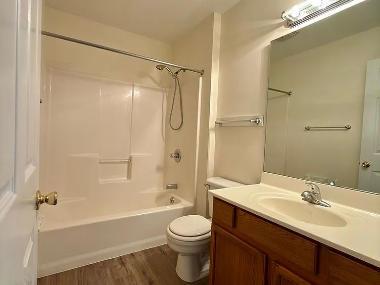 608-610 Curtis Dr — Photo 6