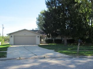 967 Apache Ct, Crown Point, IN 46307