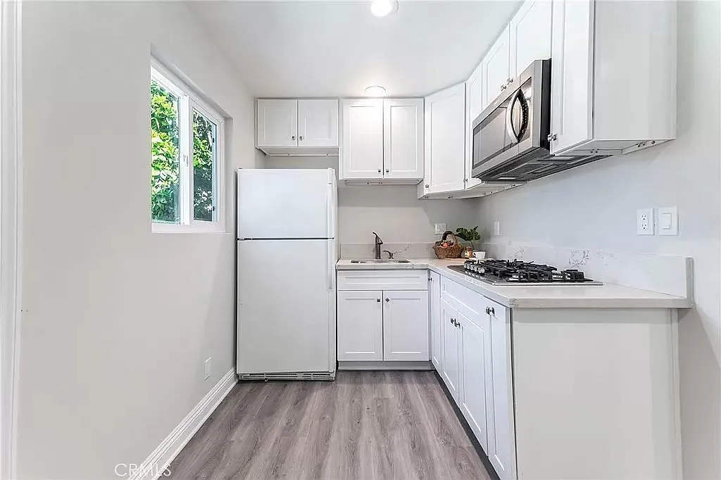 7434 Hesperia Ave — Photo 3
