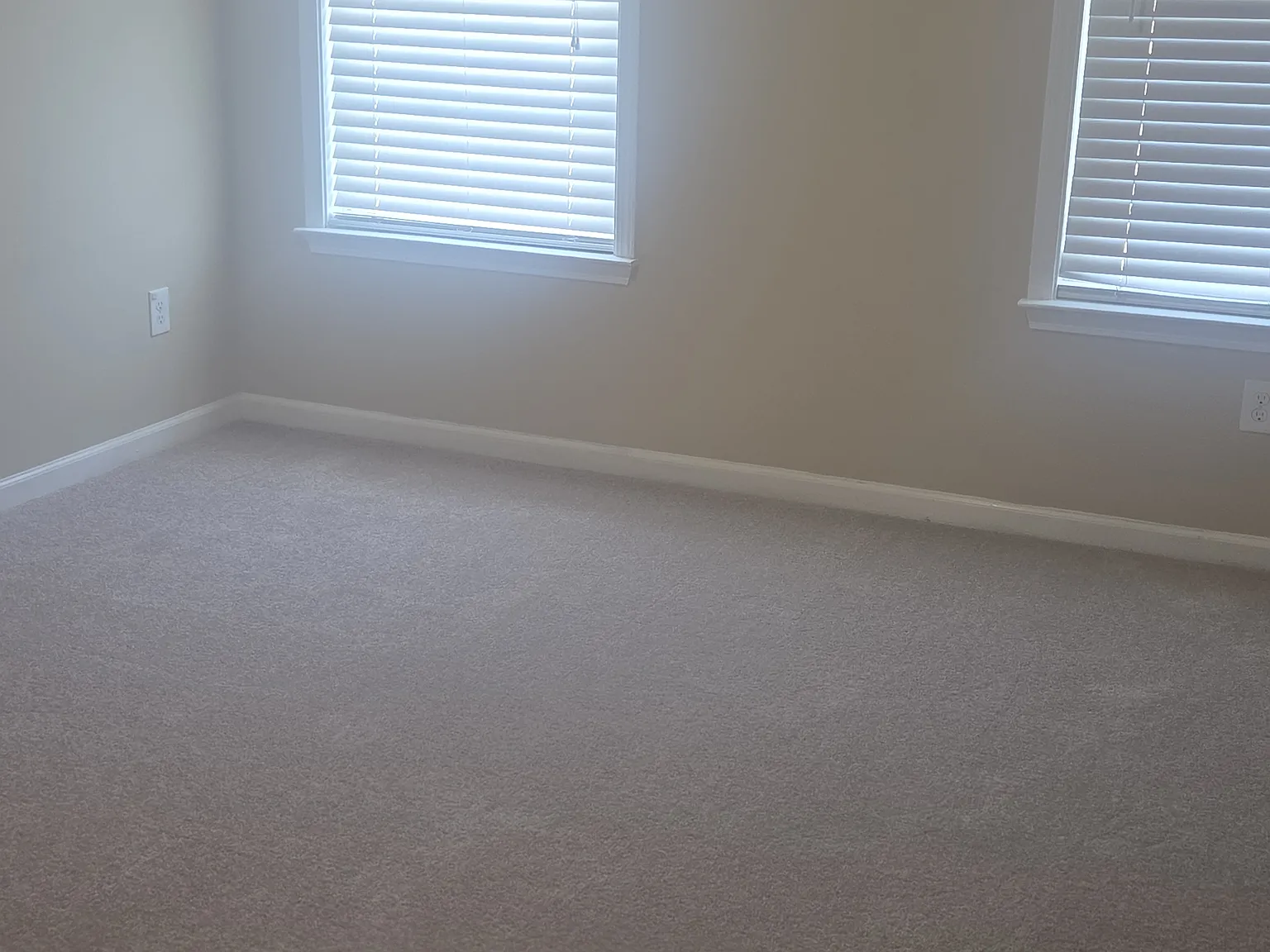 4 bed, 3000 sqft, $2,300 — Photo 4