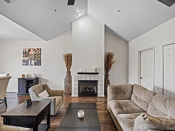 17200 Addington Dr — Photo 4