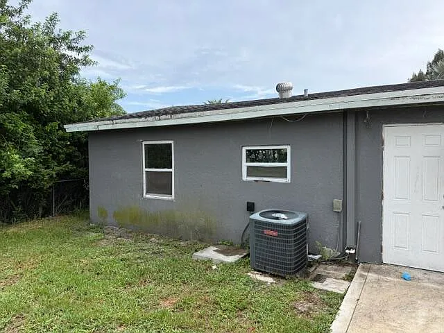 3 bed, 2.0 bath, 744 sqft, $2,225 — Photo 2