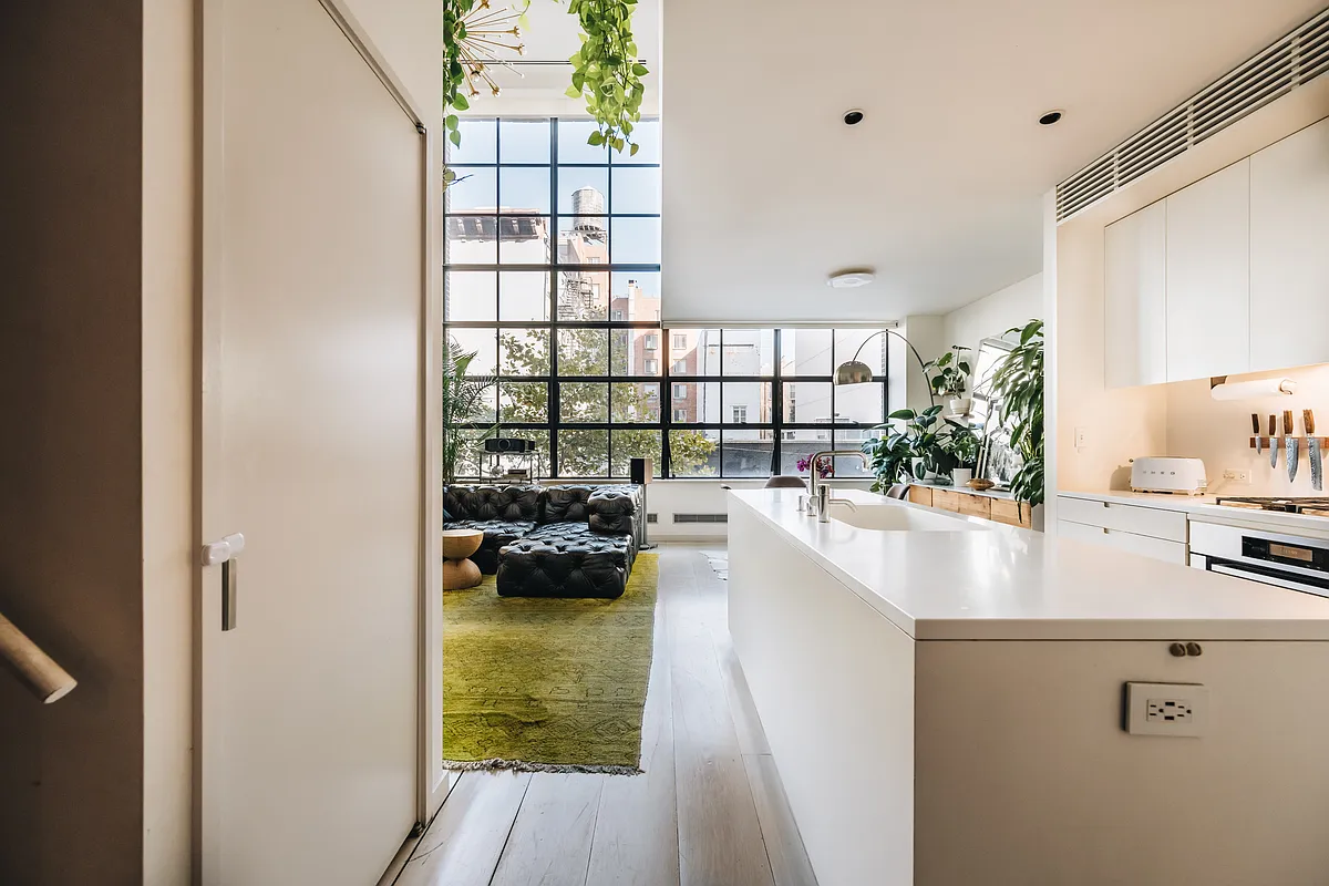 Building Photo - 456 W 19th St #2A