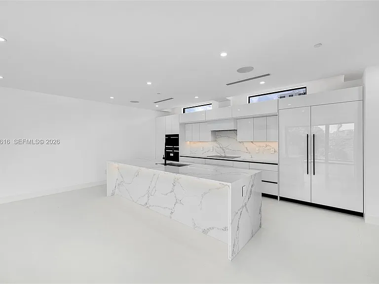 3220 NE 7th St — Photo 18