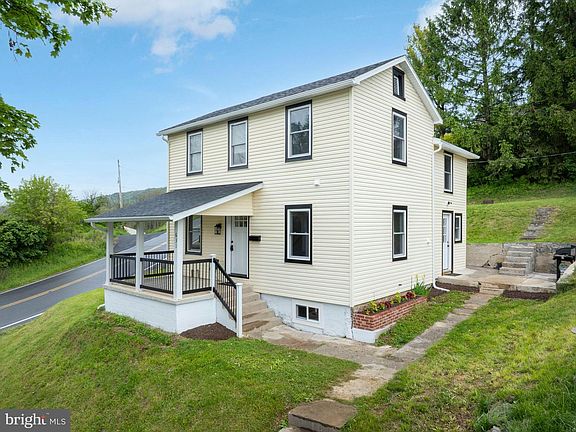 3rd image of 631 Fairview St