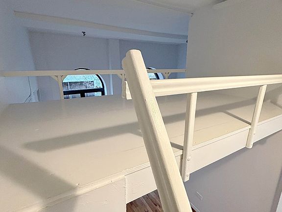 4th image of 162 E 23rd St APT 2A