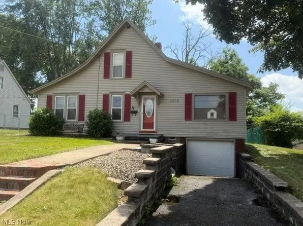 4536 Aurora St NW, Canton, OH 44708