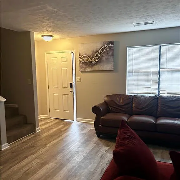 7066 Oakhill Cir — Photo 1