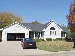 323 Prairie Ln W, Princeton, IL 61356