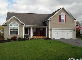 23 Cross Country Dr, Baldwinsville, NY 13027