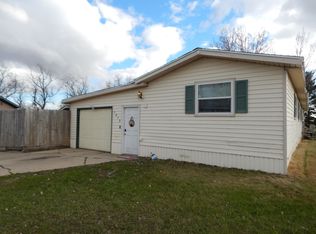 1012 Arthur Ln, Minot, ND 58701